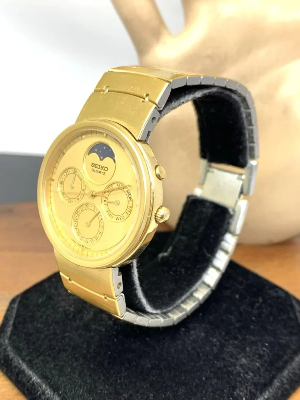 Seiko Men's Watch 7R39-8000 Vintage Quartz Moon Phase Day Date Gold Steel 34mm